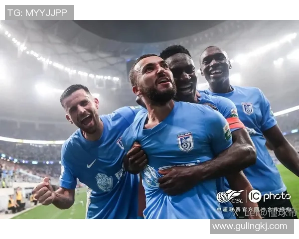 四大足球巨星同框合照展现传奇魅力 足球历史上的经典时刻重现眼前